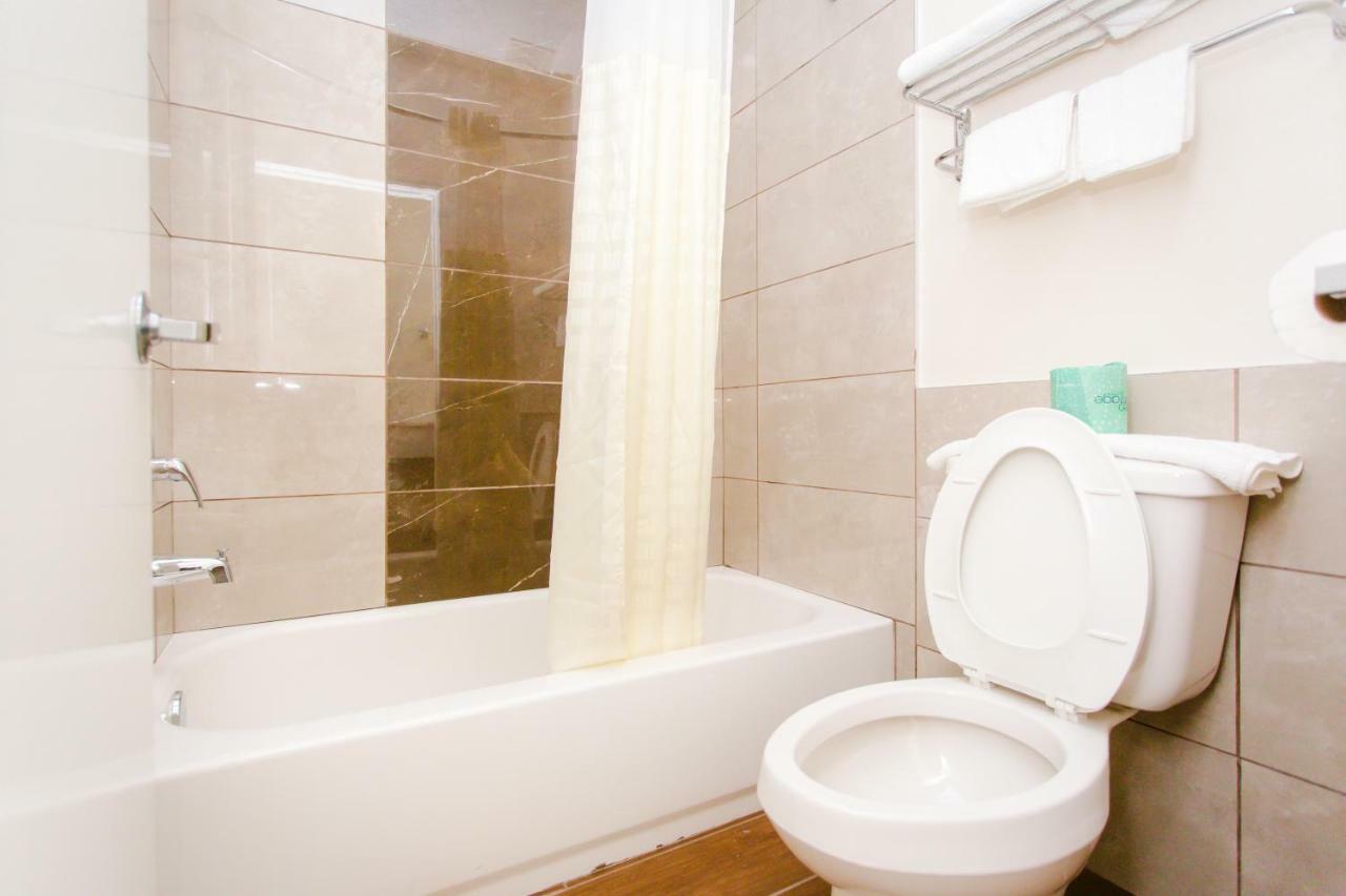 Scottish Inn & Suites Бейтаун Экстерьер фото