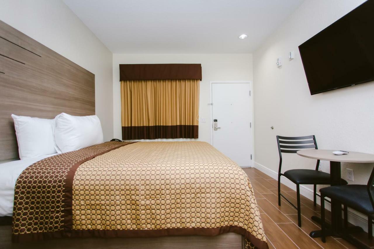 Scottish Inn & Suites Бейтаун Экстерьер фото